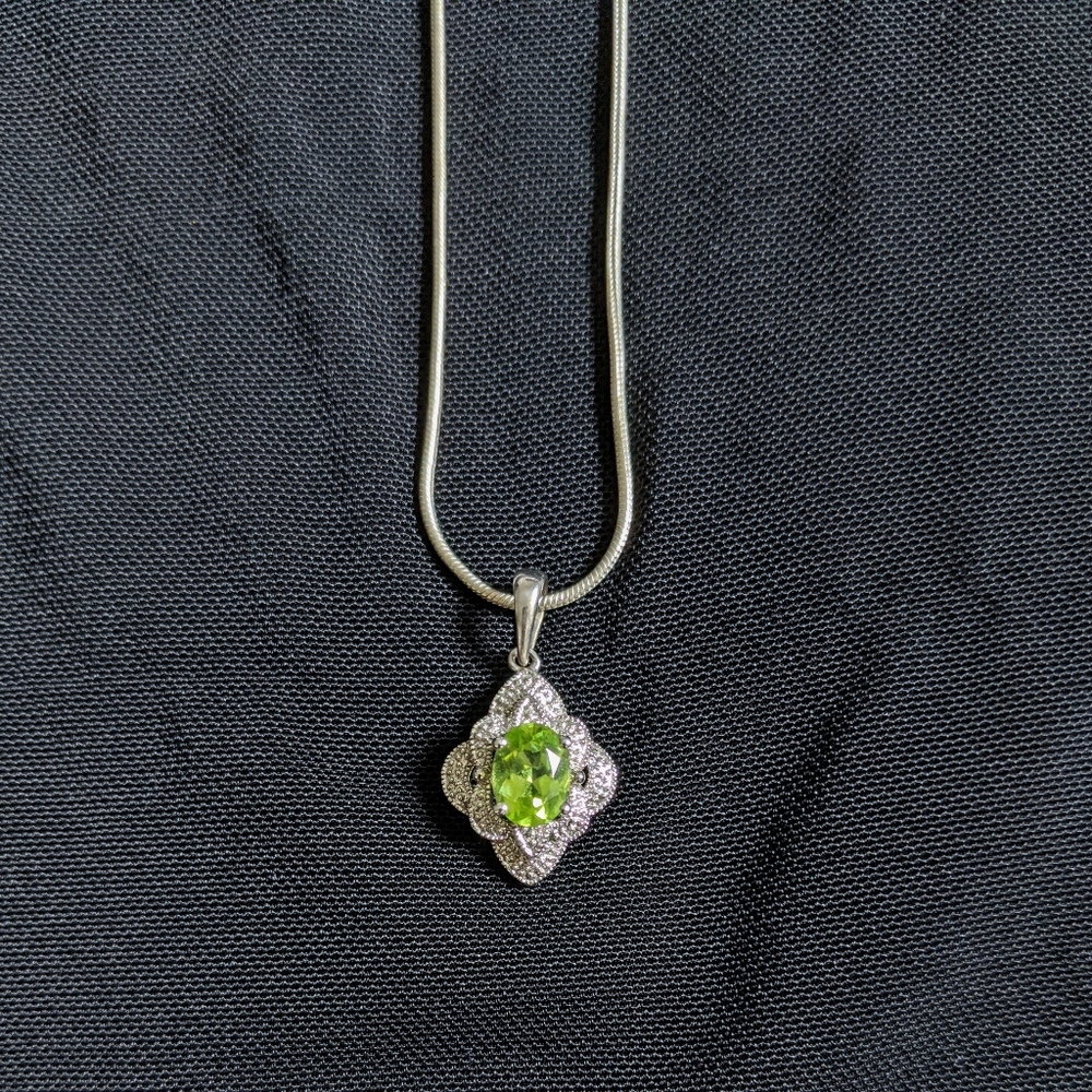 18k White Gold Peridot Necklace NWOT